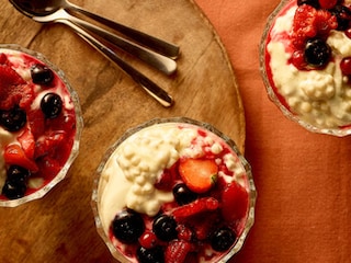 Couscous perlé façon riz au lait à la crème anglaise et aux fruits rouges