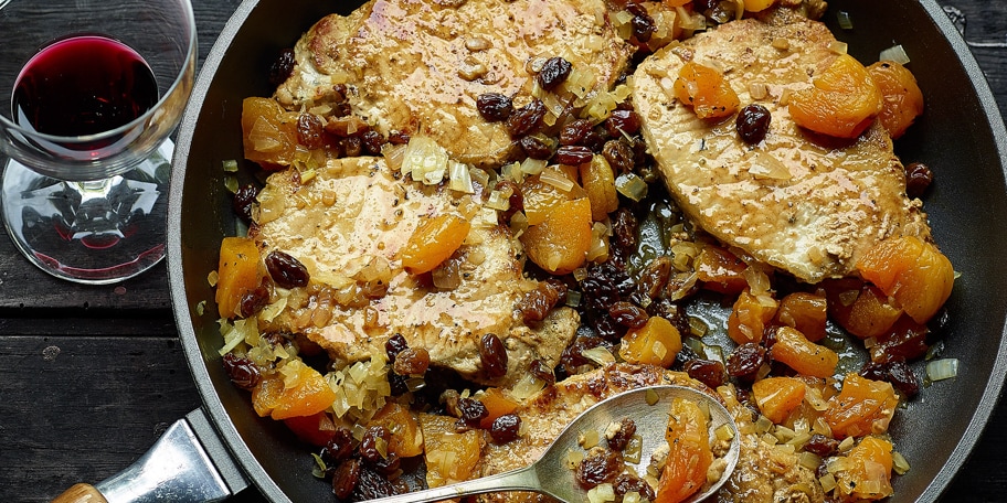 Médaillons de porc, sauce aux raisins et abricots séchés