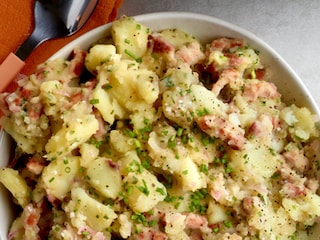 Aardappelsalade met spekblokjes